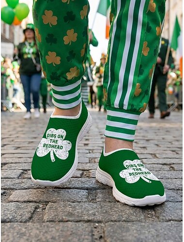  أحذية رجالية سهلة الارتداء بنقشة نبات النفل بمناسبة عيد القديس باتريك - أحذية رياضية شبكية خفيفة الوزن ومريحة مناسبة لإطلالات الموكب الأيرلندي وحفلات الحانات وفعاليات المهرجانات &التجمعات ذات الطابع