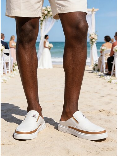  hvite slip-on-sko i kunstskinn til menn, pustende og trendy, flott for strandbryllup og utendørsarrangementer