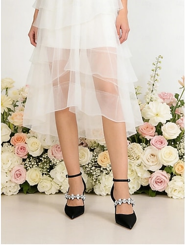  Elegante Mary-Jane-Pumps mit spitzer Zehenpartie und Kristallriemen – elegante Pumps mit Kitten-Heel für Hochzeiten und Abendveranstaltungen.