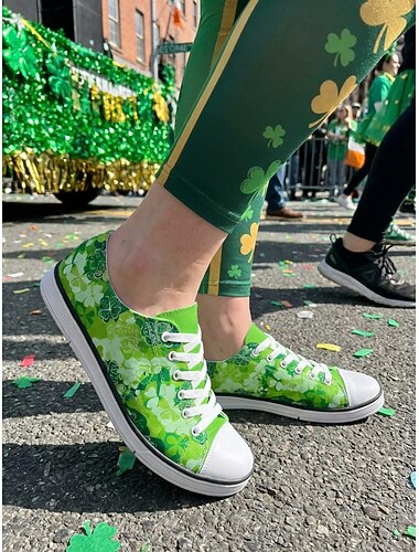  Dame sneakers i lærred med grønt kløverprint og low-top design til St. Patricks Day - klassiske snøresko til hverdagsbrug, fester og gadefestivaler &hverdagsmode