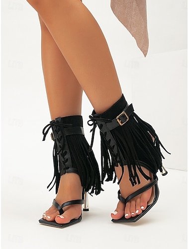  Damessandalen met zwarte franjes en stilettohak - stoere teenslippers met kwastjes en gouden stilettohak voor Coachella en andere muziekfestivals. &zomer vakantie outfits
