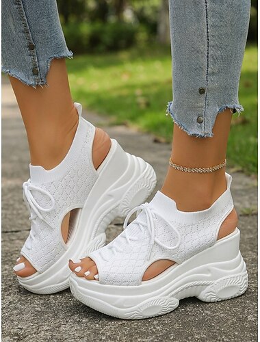  Naisten valkoiset, tyylikkäät, paksut flyknit-pohjalliset, hengittävällä päällisosalla ja nauhakiinnityksellä. Sporttinen ja trendikäs muotoilu rentoon ulkoiluun, katutyyliin, kesäseikkailuihin ja