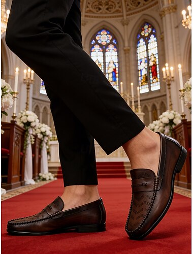  Bruine leren casual loafers voor heren, gladde afwerking en comfortabele pasvorm, formele en elegante stijl voor bruiloften, kerkdiensten en formele bijeenkomsten.