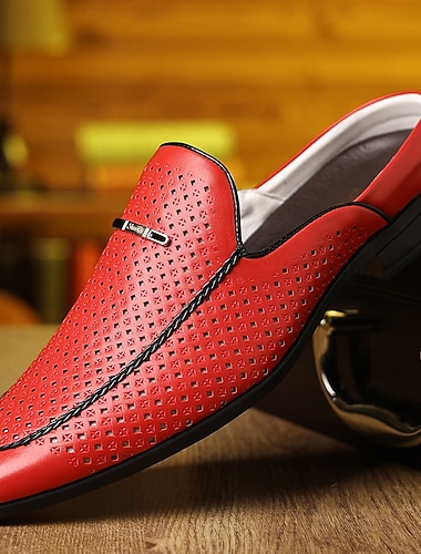  Røde herreloafers i kunstskinn – stilig perforert design for pusteevne, perfekt for kontorbruk, formelle arrangementer og uformelle utflukter
