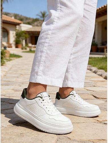  Premium hvite herresneakers i elegant kunstskinn, perfekt for utendørsferier og avslappet sommerbruk
