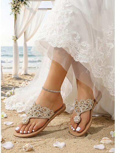  Champagnefargede flate sandaler med rhinsten og perler til dame, elegante brudesko med t-stropp til strandbryllup