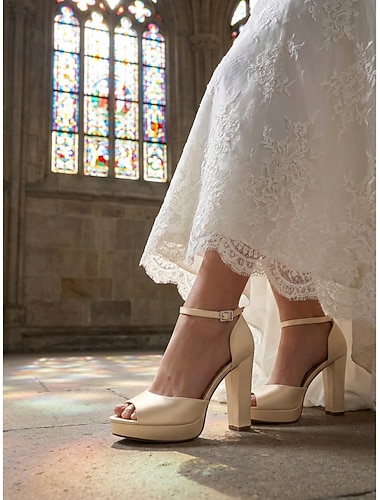  Ivoren satijnen platform sandalen met blokhak voor dames, elegante bruidsschoenen met enkelbandje voor kerkelijke bruiloften.