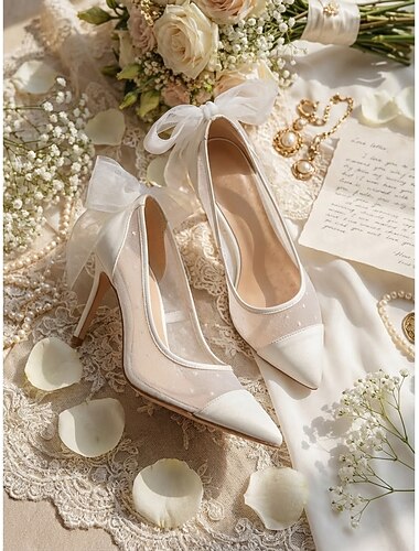  Ivoren dameshakken met spitse neus en mesh-details - elegante stiletto bruidspumps voor stadsbruiloften