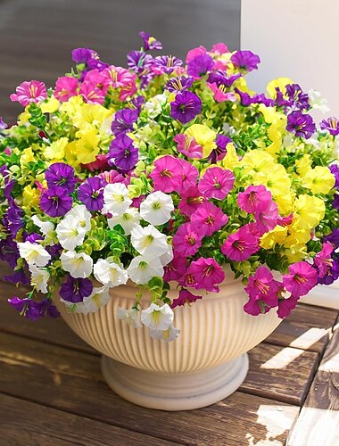  12 bunter kunstige blomster morgenfrue for utendørs bruk, kunstige planter utendørs dekorasjon, fargerik silkeblomst med eukalyptus, UV-bestandig, realistiske kunstige blomster til blomsterkasse,