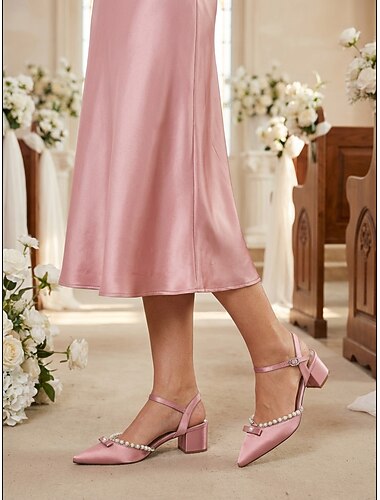  Dame marineblå pumps med perlebånd og blokkhæl – elegante sko til brudens mor til kirkebryllup