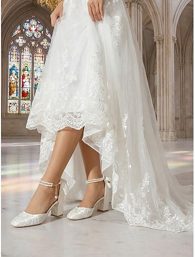  Elfenbensfargede blondesko med blokkhæl til dame – elegant brudestil for kirkebryllup