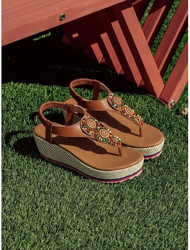  Sandales compensées bohèmes à perles pour femmes - confortables, couleur camel, avec des accents tribaux colorés, idéales pour les séjours tropicaux et les vacances sur les îles. &escapades estivales