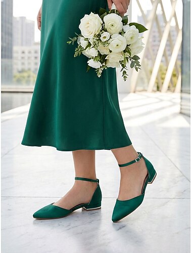  Dámské smaragdově zelené lodičky na nízkém podpatku s páskem na kotník – elegantní boty pro družičky na svatbu ve městě