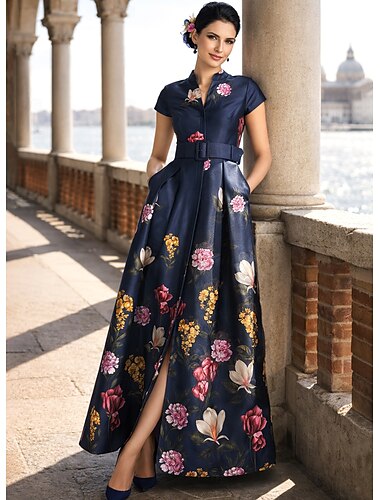  A-linje Golvlång Bröllopsgästklänning Formell klädsel Konståkningsinspirerad klänning Klänning till brudens mor Kortärmad V-hals Hög split Moder Till Bruden Formell Bröllopsgäst Satäng med Blomtryck