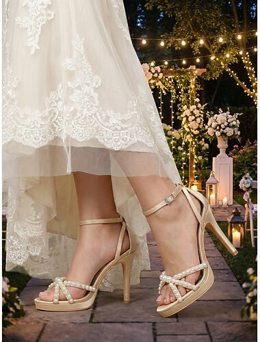  Damessandalen met zilveren parels, enkelbandje en hoge hakken, elegante bruidsschoenen voor stadsbruiloften.
