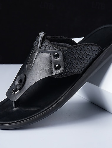  Tongs élégantes pour hommes en similicuir, conception respirante idéale pour les vacances d'été à la plage et les moments de détente au bord de la piscine.