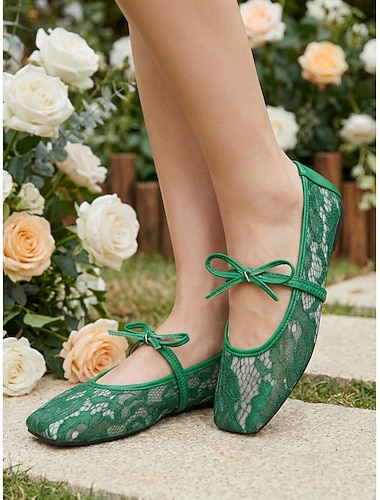  Dames ballerina's van kant in een zachtroze tint, comfortabele geklede schoenen met strik, elegante ballerina's voor bruidsmeisjes bij een tuinbruiloft.