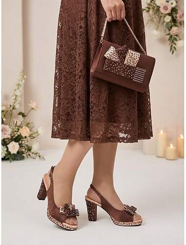  dames bruine sandalen met hak &Bijpassende tassenset - elegante outfit voor moeder op een stadsbruiloft of formele gelegenheid