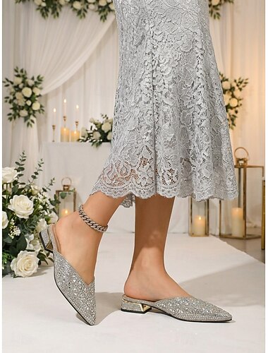  Zilveren muiltjes met lage hak voor dames - elegante schoenen voor de moeder van de bruid bij een bruiloft in de stad.
