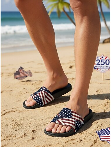  Patriotiske sandaler for menn – lette strandtøfler med amerikansk flagggrafikk for ferie, basseng, feriested og fritidsklær om sommeren