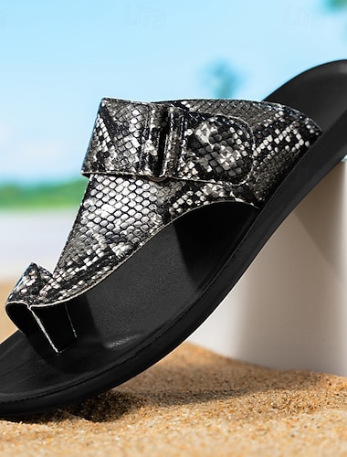  Herresandaler i slangeskinn i kunstskinn – sandaler med dobbel reim og åpen tå, til sommerstrand, øy- og cruise-fritidsantrekk