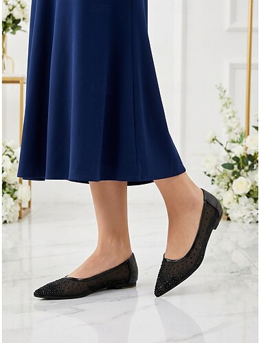  Bekväma lågklackade skor för bröllopsgäster för kvinnor – eleganta svarta platta skor med dekorativa detaljer, perfekta för mödrar på bröllop i staden