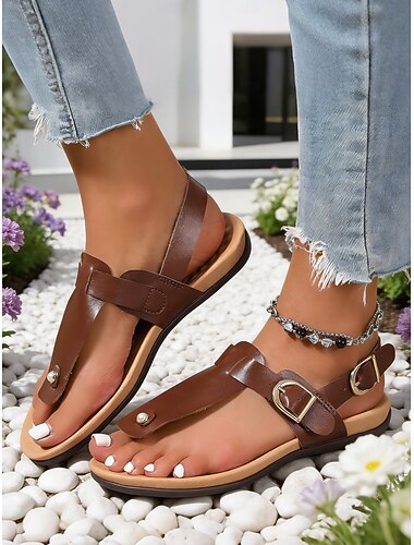  naisten tummanruskeat t-hihnaiset stringit, mukavat rento fuax-helmi-nastalliset litteät sandaalit säädettävällä soljella kesärannalle, matkoille, lomalle &jokapäiväinen käyttö