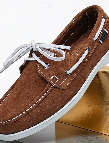  Brune herremokkasiner i semsket skinn med snøring – uformelle pensko, hverdagsbruk, kontor og elegant utendørsantrekk