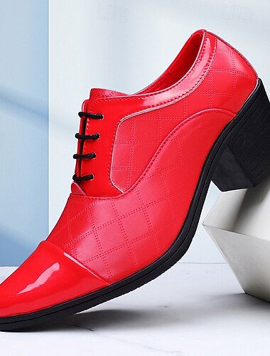  Røde høyhælte herresko i kunstskinn – klassisk blank finish, spiss tå, solid mellomhæl, stilig valg for kontor, fest, bryllup og kveldsarrangementer