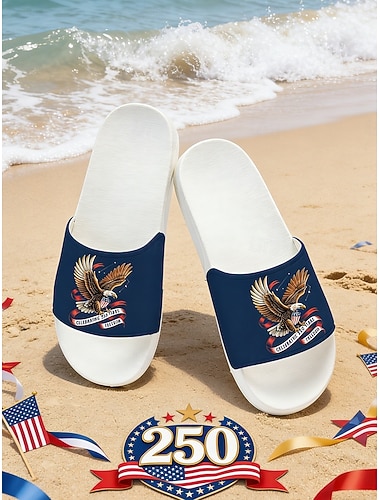  Blå patriotiske sandaler for menn – lette strandtøfler med grafikk av ørn og amerikansk flagg og «250»-design for ferie, basseng, feriested og fritidsklær om sommeren.