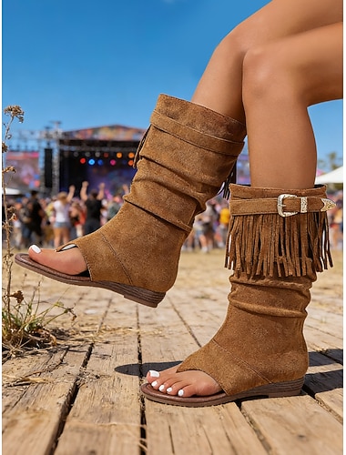  Bottines sandales à franges en daim marron pour femmes - bottines plates bohèmes à bout ouvert, ornées de pompons et d'une bride à boucle, idéales pour les festivals de musique et les concerts en