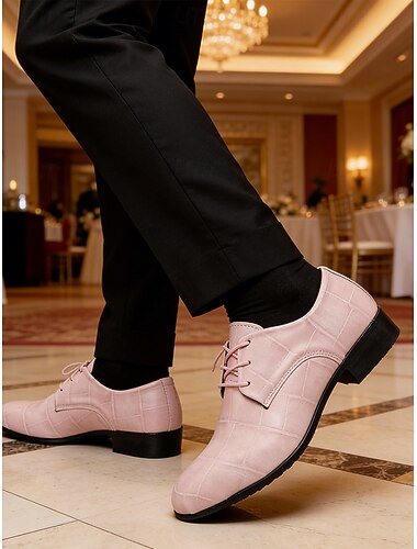  Chaussures habillées roses pour hommes, en similicuir à lacets, style moderne et élégant, parfaites pour les hommes branchés lors de mariages et d'événements.