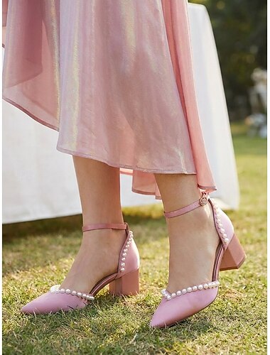  Gelbe Mary-Jane-Schuhe mit Blockabsatz und Perlenbesatz – elegante Schuhe für Hochzeitsgäste bei Gartenzeremonien