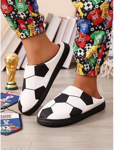  Svarte dametøfler med fotballtrykk – myke, komfortable innendørssko med polstret såle for hjemmet, soverommet og sportsfans