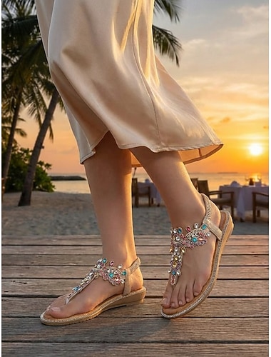  Sandales plates à bride en T ornées de détails raffinés pour femmes - chaussures élégantes pour les soirées de vacances.