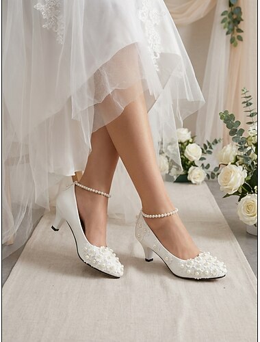  Damesschoenen met parelversiering en platte zool - elegante en comfortabele bruidsschoenen voor een bruiloft in de stad.