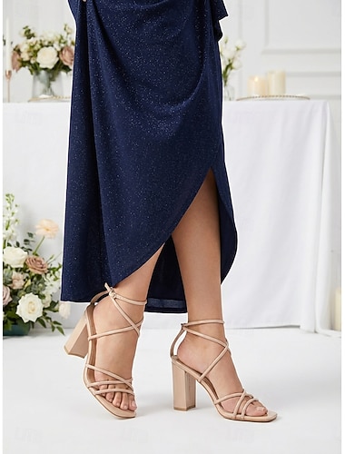  Damessandalen met blokhak in nude tint - elegante set met bandjes, ideaal voor moeders die een bruiloft in de stad bijwonen.