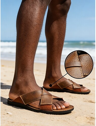  Férfi bőr szandál tengerparti nyaraláshoz – puha műbőr, párnázott talpbetét, kényelmes bebújás, lélegző pántok férfiaknak, ideális strandra, medence mellé, nyári utazásokhoz és hétköznapi kültéri viseletre