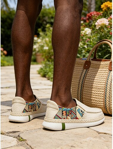  Beige canvas instappers voor heren met decoratief patroon, lichtgewicht en ademend, perfect voor buitenactiviteiten, reizen en vrije tijd.