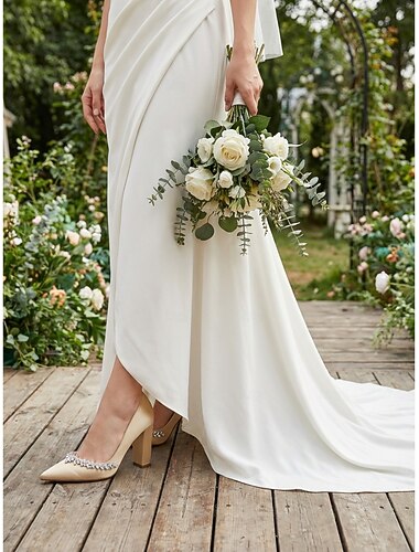  Damskor med grov klack och kristalldetaljer i nude - eleganta brudskor med klack för trädgårdsbröllop