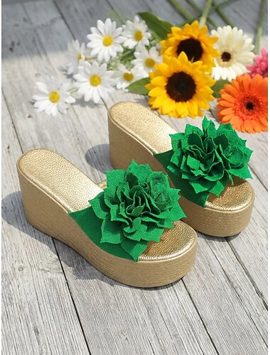 Groene sleehak sandalen voor dames – stijlvolle, met bloemen versierde slippers met een sleehak van espadrille-imitatie, perfect voor casual uitjes, zomervakanties en strandfeestjes.