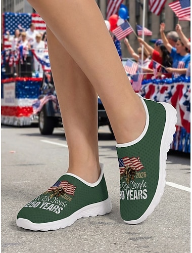  Patriotiske slip-on-sneakers for kvinner – komfortable og pustende grønne nettingsko med amerikansk flaggdesign til parader, 4. juli, USAs 250-årsjubileum og nasjonale feiringer