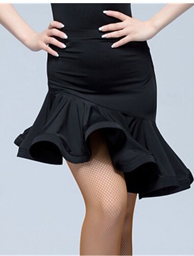  svart rysjeskjørt til dame i latinsk stil