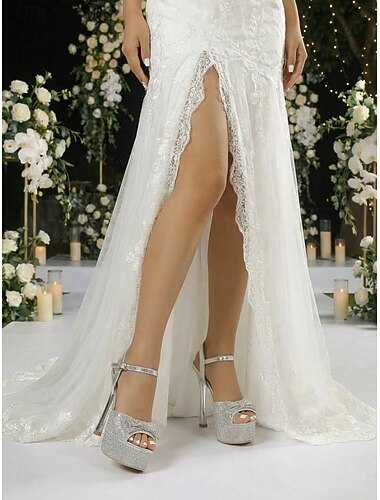  Damesstiletto's met zilveren glitterstrik en plateauzool - glamoureuze bruidsschoenen voor bruiden in de stad.