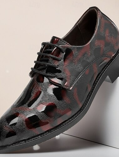  Scarpe Oxford da uomo bordeaux e nere stampate, stringate, eleganti, formali, lucide, perfette per matrimoni, feste, banchetti, balli di fine anno, spettacoli teatrali e serate di tendenza.