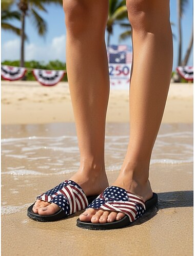  Patriottische slippers voor dames – lichtgewicht strandslippers met Amerikaanse vlagprint voor vakantie, zwembad, resort en casual zomerkleding.