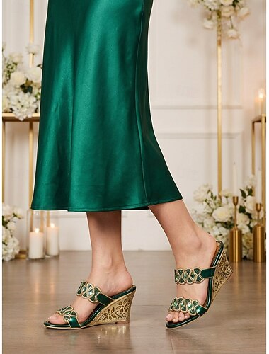  Groene, versierde sleehak sandalen voor dames - schoenen voor de moeder van de bruid bij een bruiloft in de stad.