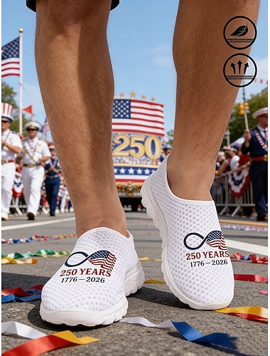  حذاء رياضي رجالي رمادي اللون سهل الارتداء برسومات مستوحاة من الذكرى الـ 250 - حذاء مشي خفيف الوزن وجيد التهوية مزين بعلم أمريكي، مناسب للارتداء اليومي، والمناسبات الاحتفالية، والسفر، والأنشطة الخارجية