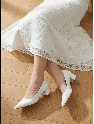  女性用アイボリーブロックヒールウェディングシューズ - 都会の結婚式にぴったりのエレガントなブライダルパンプス