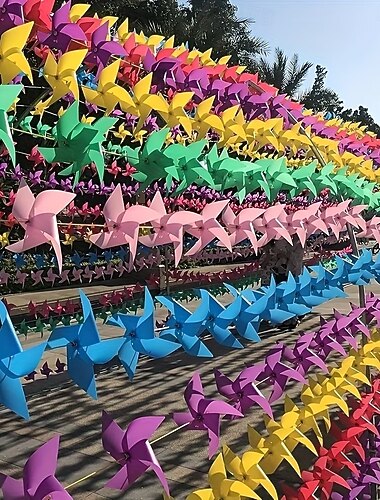  100 יחידות - זר שבשבת עם 4 עלים, שבשבתות פלסטיק צבעוניות, מגיע עם 30 מטר חוט, מושלם לחתונות, ימי הולדת, מסיבות וקישוטי גינה. קישוט מסיבה